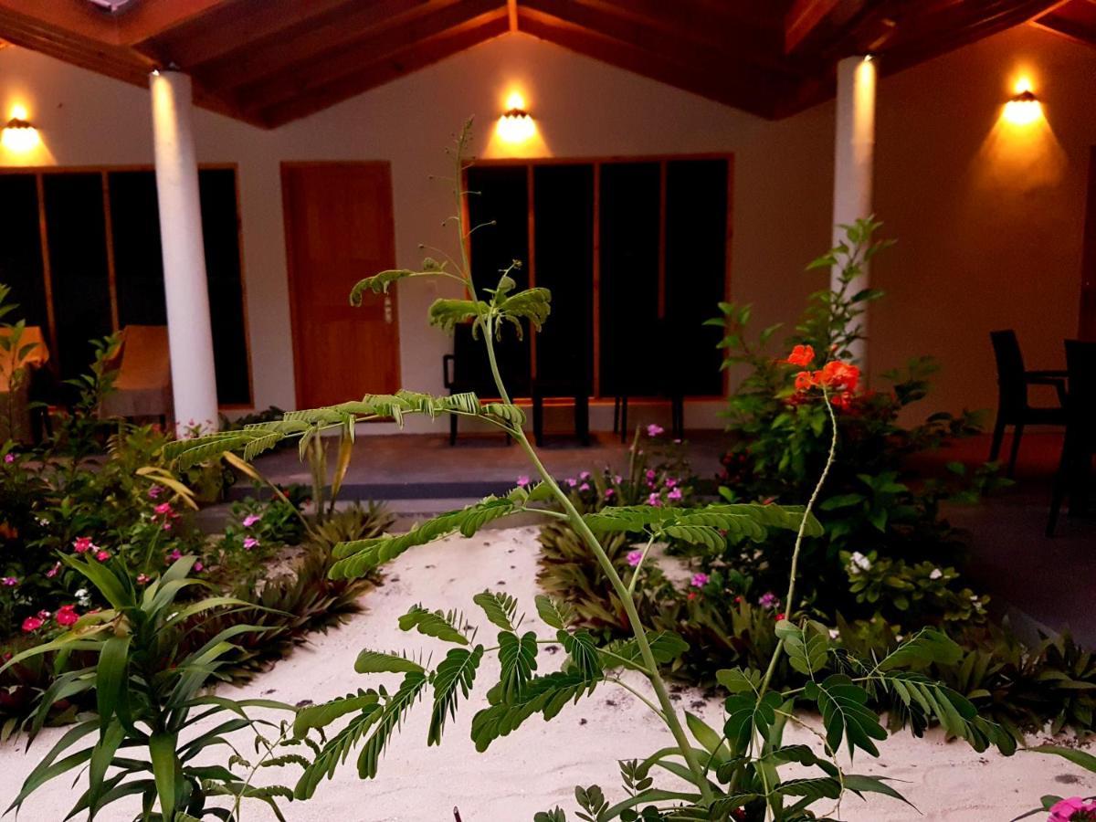 Thoddoo Beach Holiday Экстерьер фото